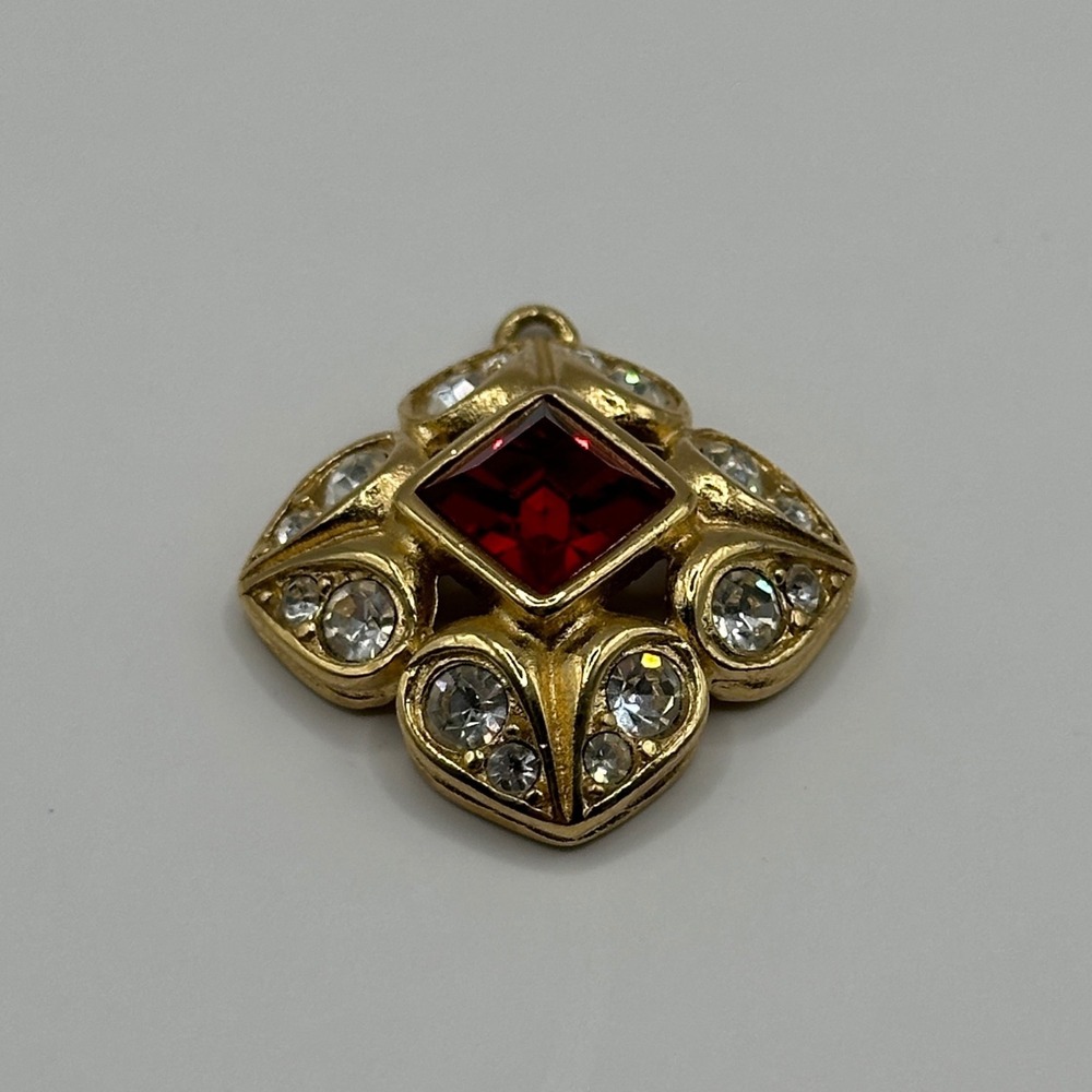 Richelieu Vintage Gold Tone Red Square Rhinestone Quatrefoil Pendant Necklace